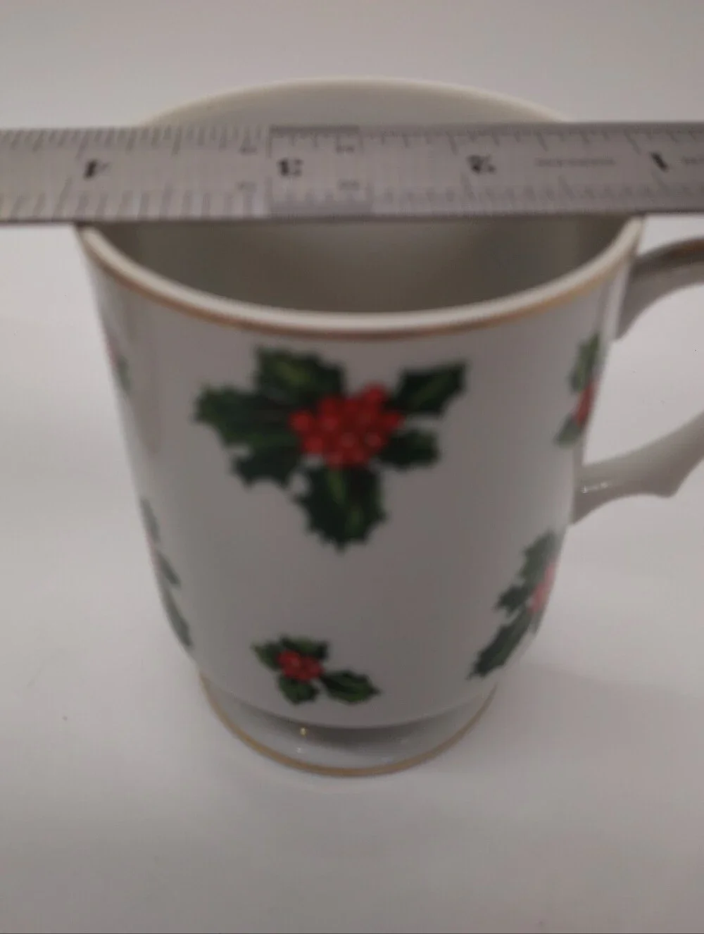 Vintage Lefton 8oz Christmas Holly Berry Footed Porcelain Coffee Mug Cups (2)
